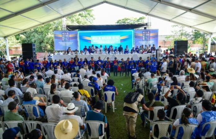 APLAZAN DIALOGO DE PAZ