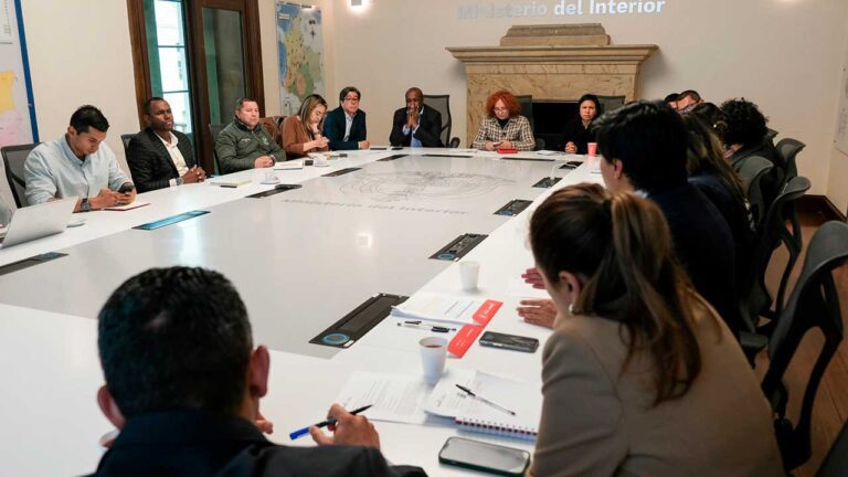 Reactivan mesa de retorno y reubicación de 300 embera katio que están en Bogotá Reactivan mesa de retorno y reubicación de 300 embera katio que están en Bogotá