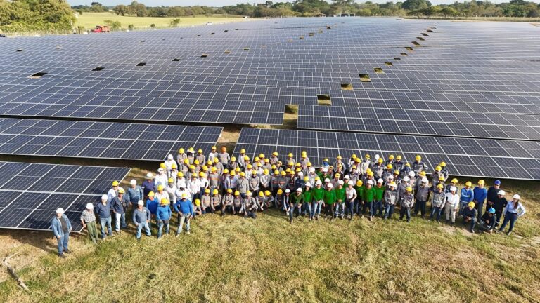 Arranca proyecto fotovoltaico con sus 2 primeras plantas a gran escala en Tolima