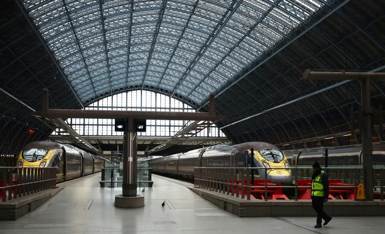 El exorbitado precio del tren empuja a volar de Londres a París a costa del clima El exorbitado precio del tren empuja a volar de Londres a París a costa del clima