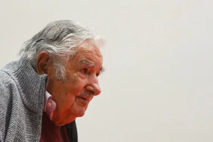 MUJICA CON TUMOR