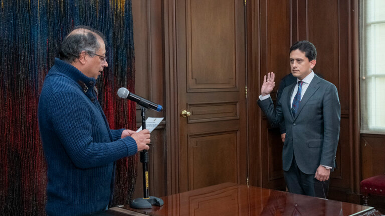 Petro le encarga a Reyes hacer en 2 años, lo que no se ha hecho en los últimos 30 Petro le encarga a Reyes hacer en 2 años, lo que no se ha hecho en los últimos 30