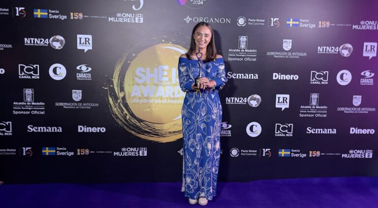 Barranquillera Cheryl Velásquez y Relianz reciben reconocimiento en el She Is Global Forum