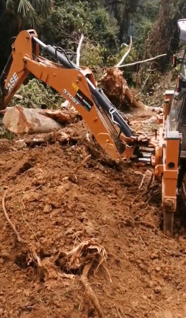 Atienden emergencia ocasionada por derrumbes en vías de la Sierra Nevada Atienden emergencia ocasionada por derrumbes en vías de la Sierra Nevada
