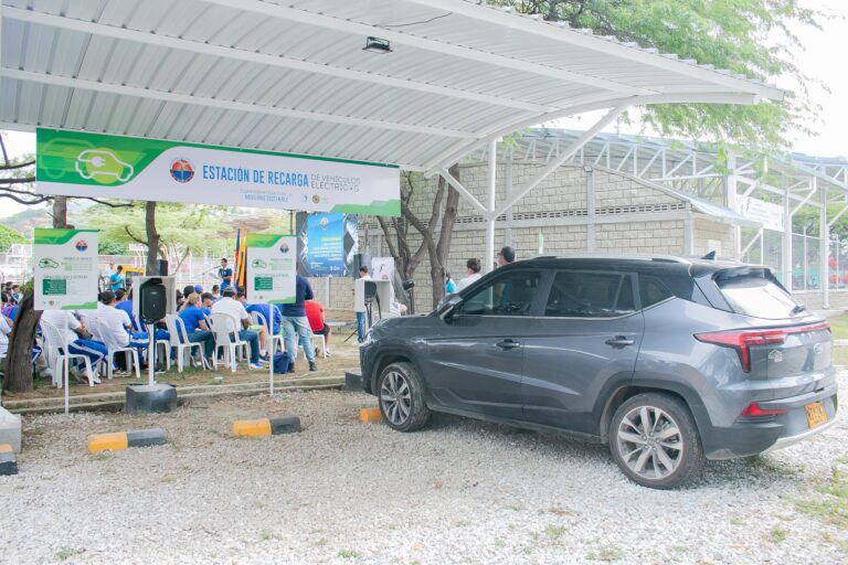 Santa Marta ya cuenta con la primera estación de recarga de vehículos eléctricos Santa Marta ya cuenta con la primera estación de recarga de vehículos eléctricos