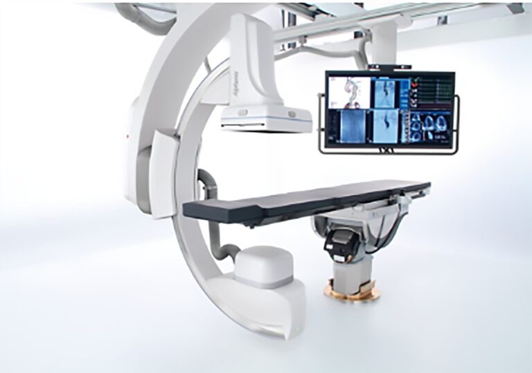 Nuevo servicio de angiografía impulsaría innovación en intervenciones cardio-neuro-vasculares