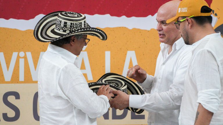 Presidente Petro propone reconstruir el proceso de paz con paramilitares, ‘sin traiciones y sin miedo a la verdad’