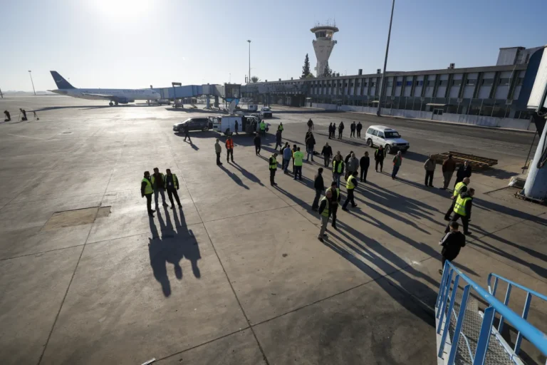 Damasco recibe su 1er vuelo comercial internacional desde la caída de Assad