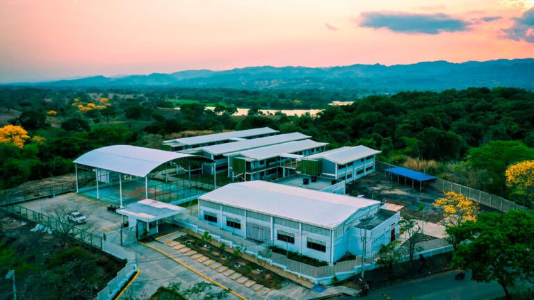 Educación superior llega a jóvenes de Santander, Bolívar y Antioquia