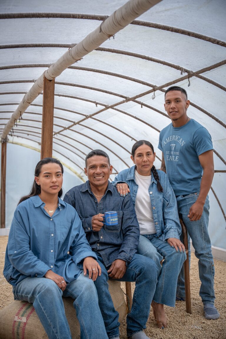 American Eagle rinde homenaje a los caficultores del país con la 10ª edición de su campaña ‘Dona tu jean