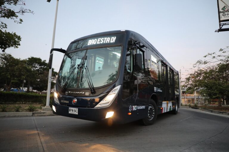 Con más capacidad, comodidad y mejor servicio, ruedan los nuevos buses de Transmetro: alcalde Char Con más capacidad, comodidad y mejor servicio, ruedan los nuevos buses de Transmetro: alcalde Char