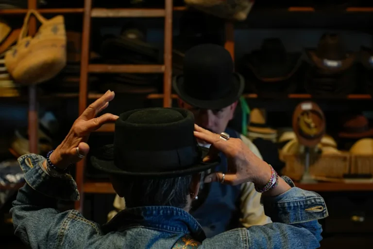 Una centenaria tienda en Chile recupera un siglo de historia a través de los sombreros
