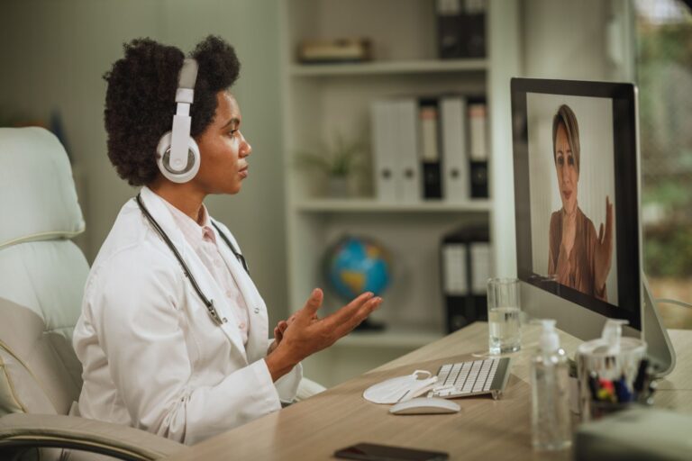 Atención sanitaria con telemedicina y educación virtual Atención sanitaria con telemedicina y educación virtual