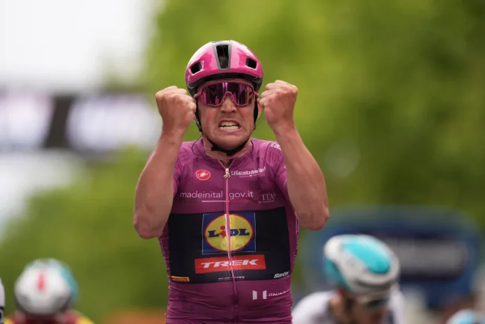 Pedersen recupera el maillot rosa al ganar la tercera etapa del Giro