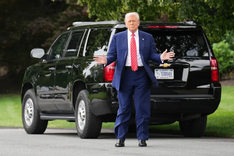 Trump dice que China “violó” acuerdo comercial y que por eso dejará de ser “gentil” Trump dice que China “violó” acuerdo comercial y que por eso dejará de ser “gentil”