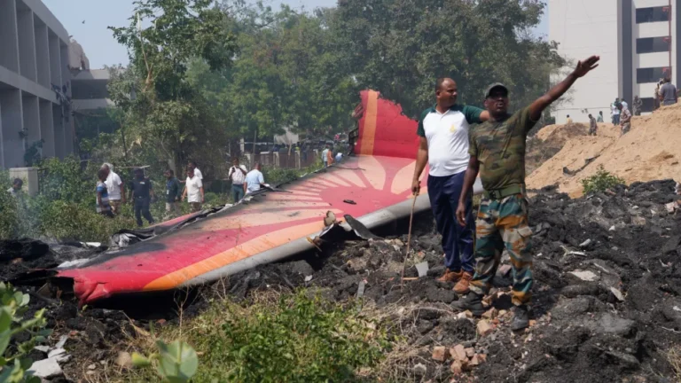 Accidente aéreo en la India: recuperados 204 cuerpos, hay un sobreviviente Accidente aéreo en la India: recuperados 204 cuerpos, hay un sobreviviente