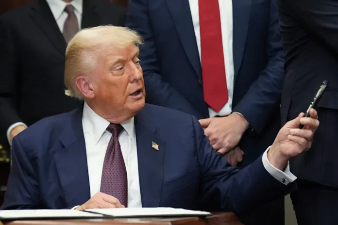 TRUMP FIRMA ORDEN