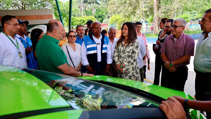 MINISTRA DE TRANSPORTE