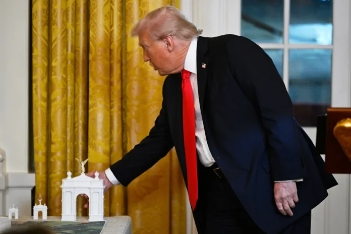 TRUMP Y SU ARCO