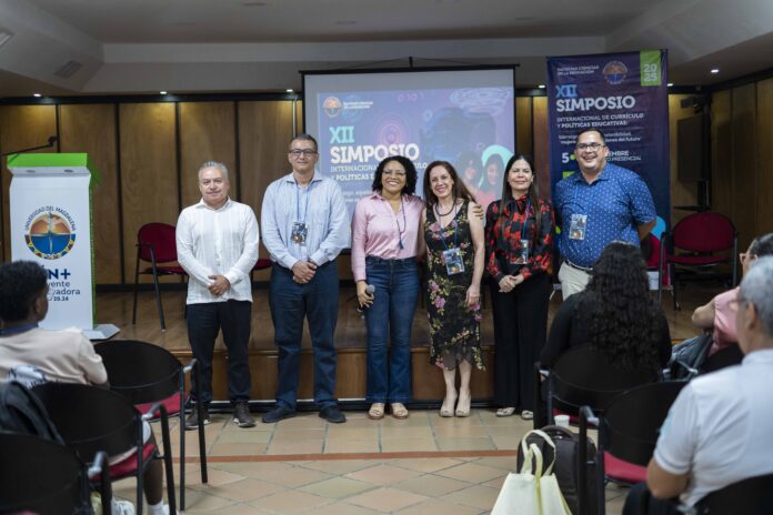 SIMPOSIO.FACULTAD.EDUCACIÓN.3