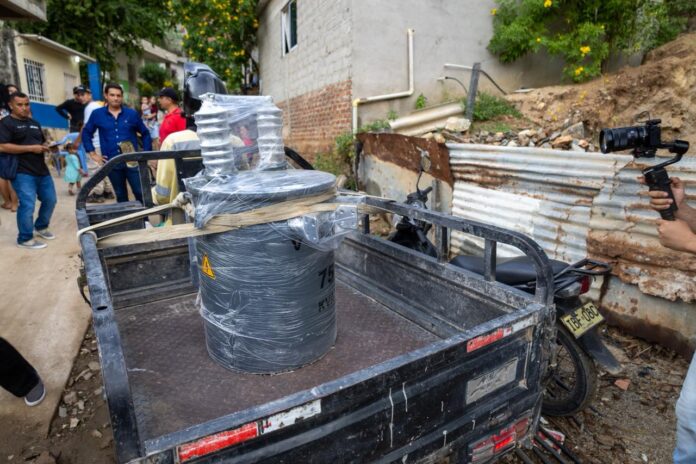 Instalación de un nuevo transformador eléctrico que pone fin a más de 15 años de fallas y afectaciones en el servicio en Colinas del Río (4)