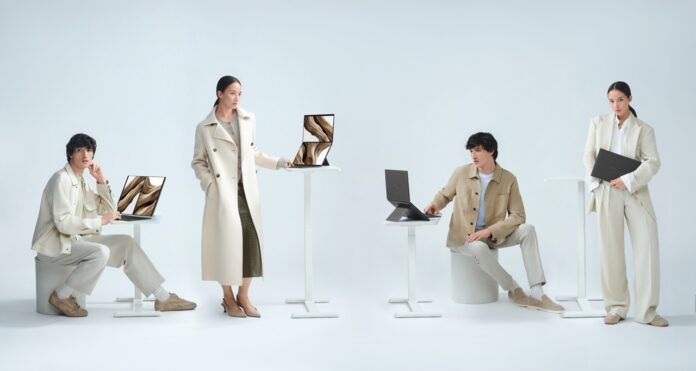 Zenbook DUO_UX8407AA_Scenario photo_06